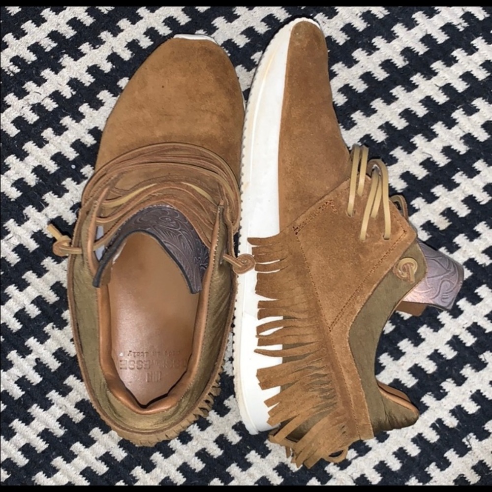 Esseutesse fringe sneakers, suede tan
